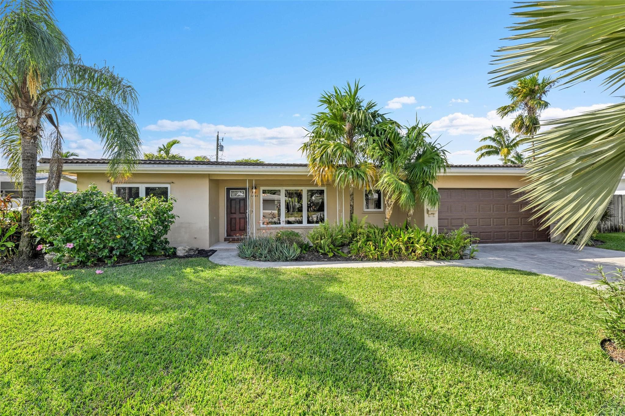 4401 NE 18th Avenue, Oakland Park, FL 33334 — photo 1 of 47