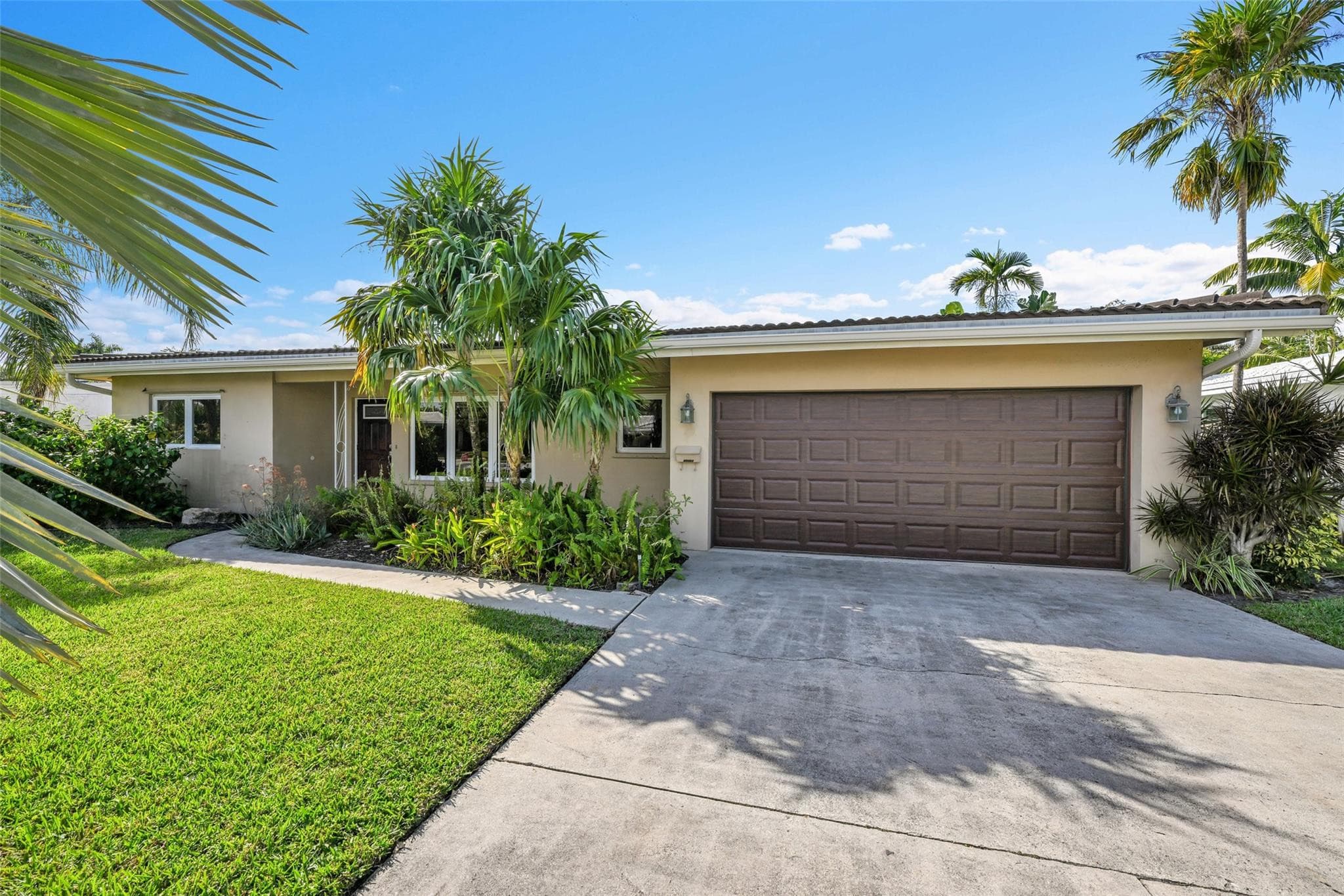 4401 NE 18th Avenue, Oakland Park, FL 33334 — photo 2 of 47