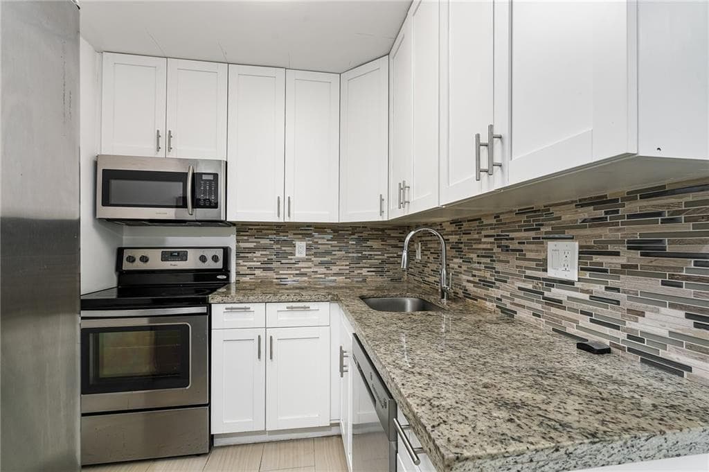 883 NE 33rd Street, Oakland Park, FL 33334 — photo 17 of 28