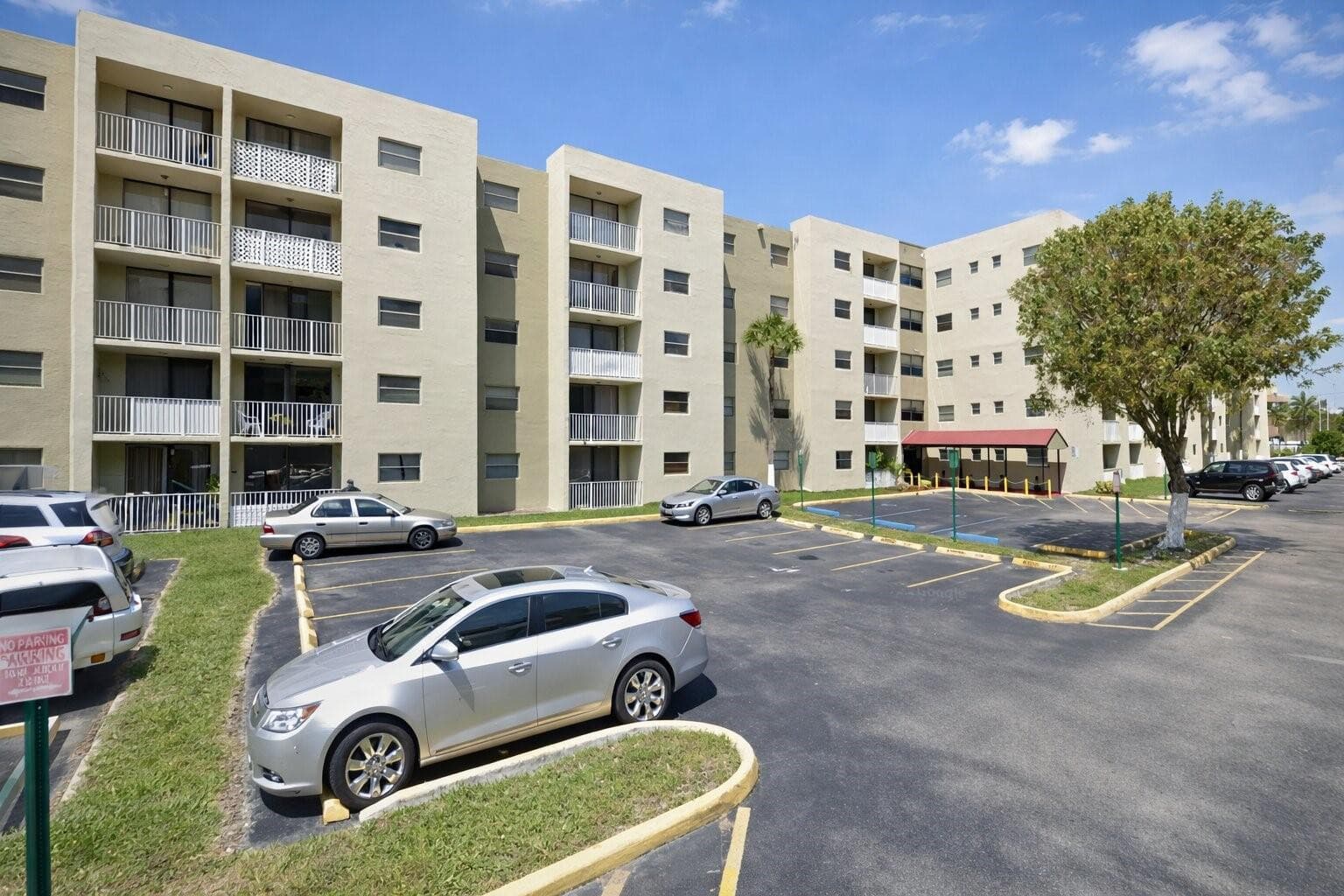 8185 NW 7th Street 214, Miami, FL 33126 — photo 1 of 15