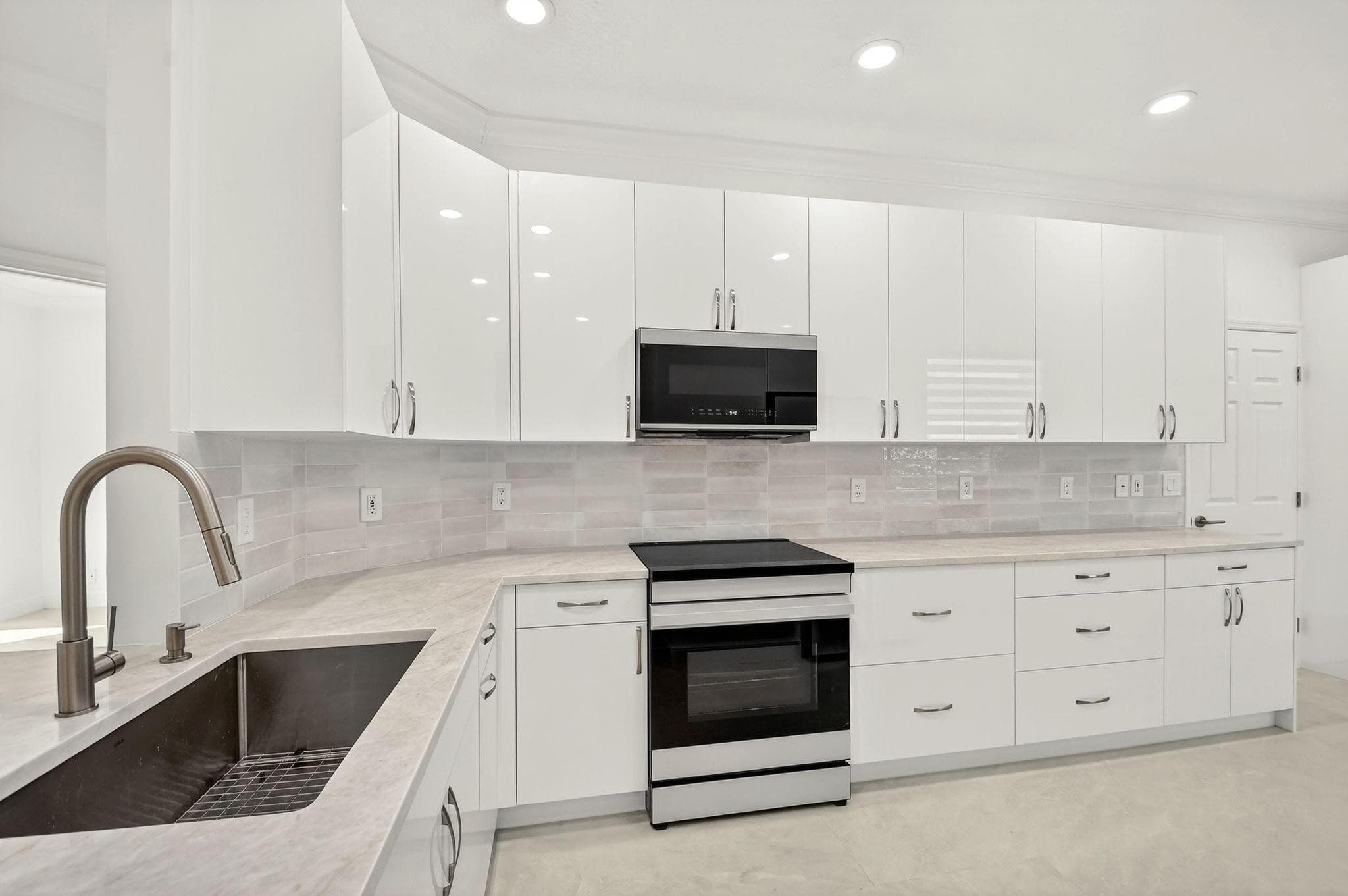 10664 Royal Caribbean Circle 10664, Boynton Beach, FL 33437 — photo 1 of 36