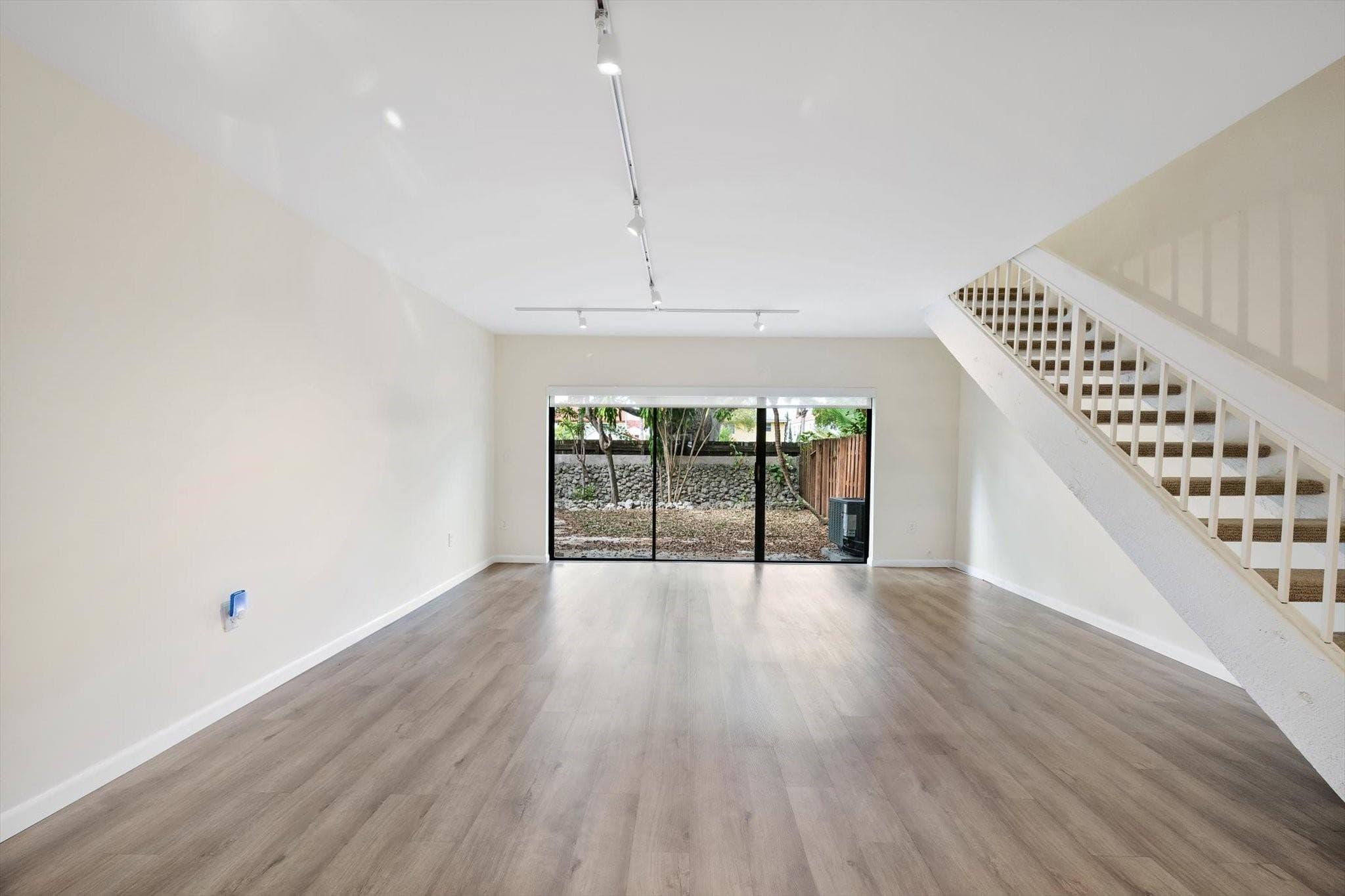 19986 NE 5th Court 4d, Miami, FL 33179 — photo 13 of 48