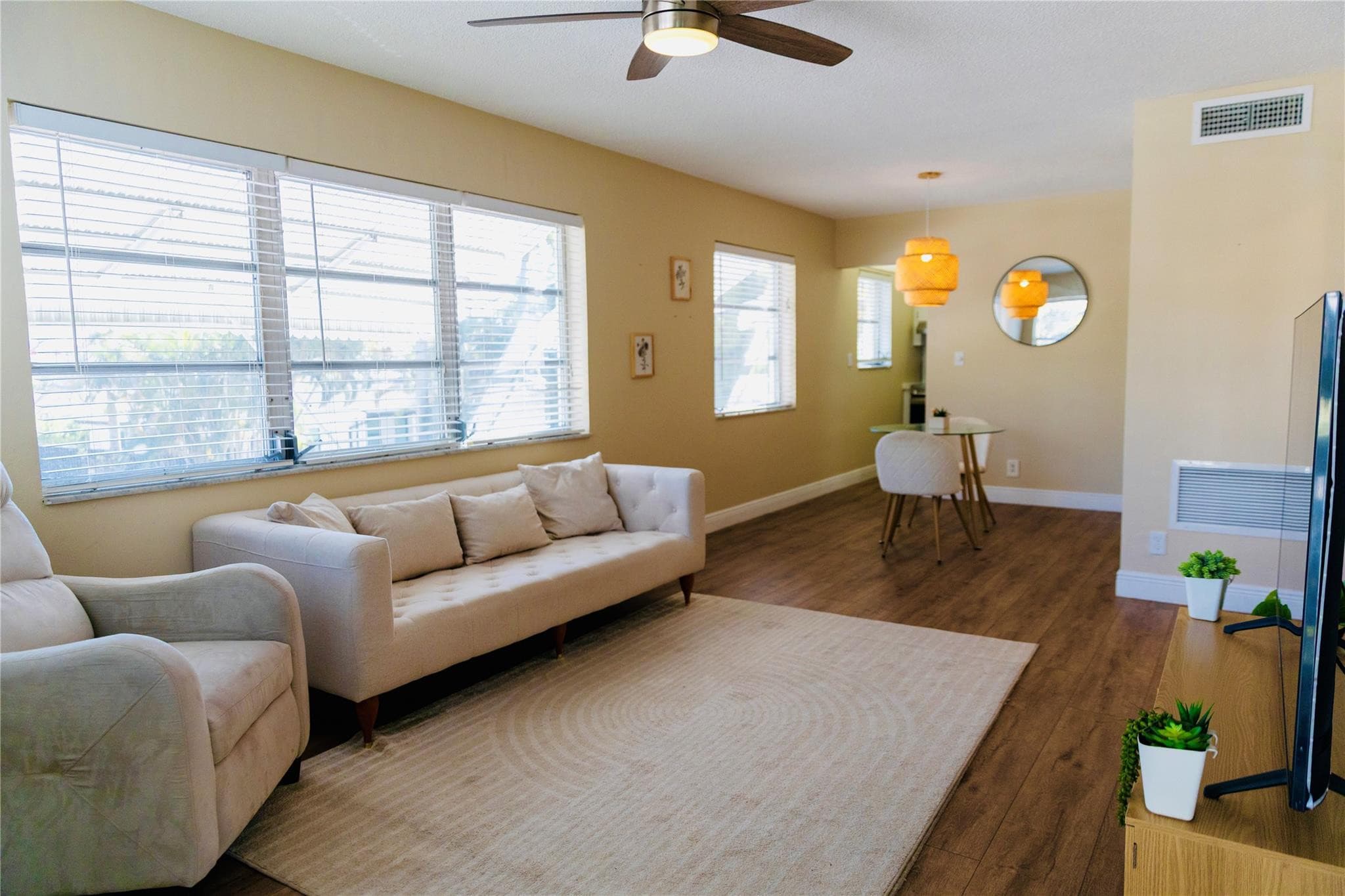 1900 NE 8th Court 201, Fort Lauderdale, FL 33304 — photo 2 of 24