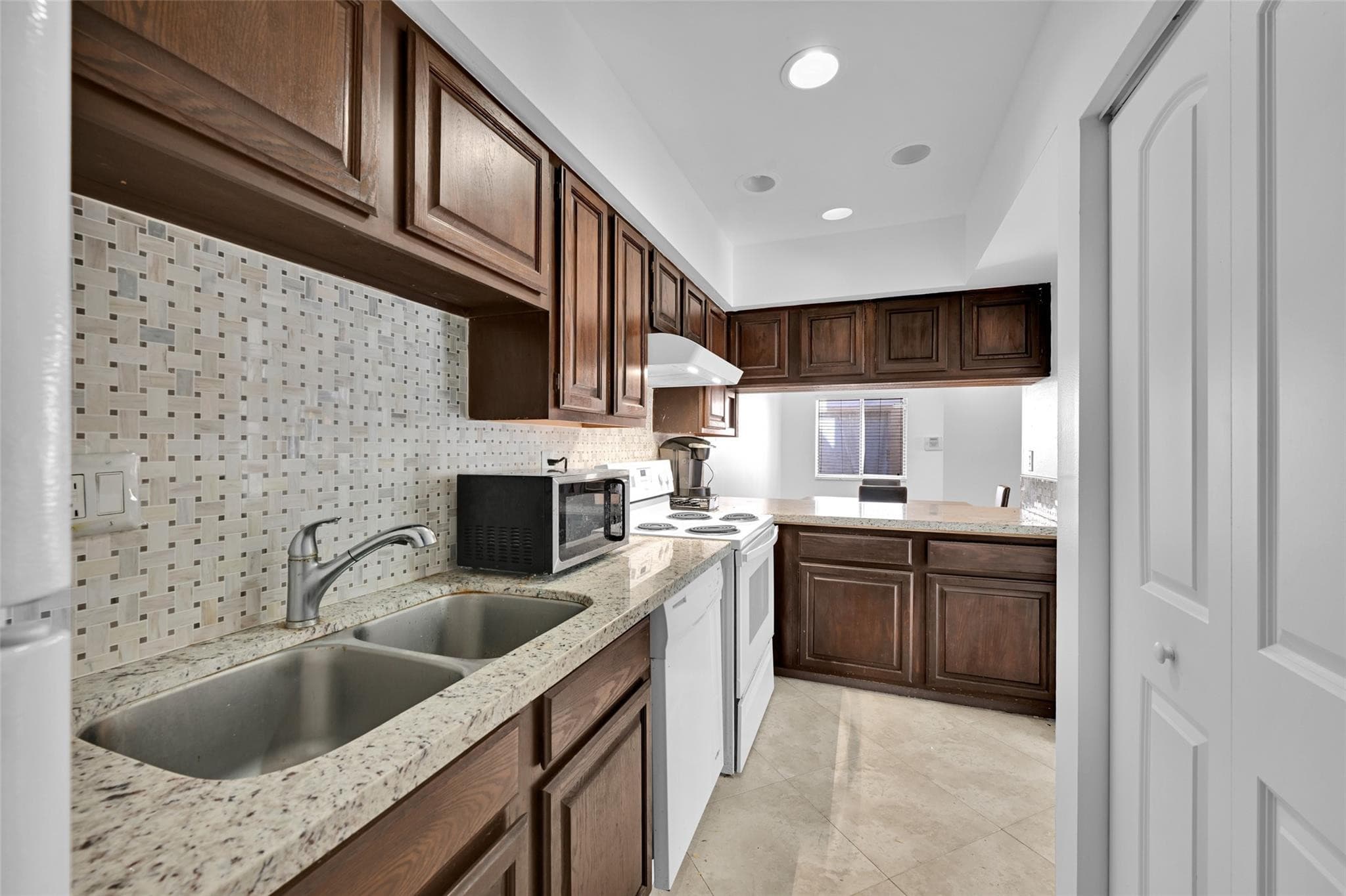 4011 Coral Springs Drive 4011, Coral Springs, FL 33065 — photo 4 of 32