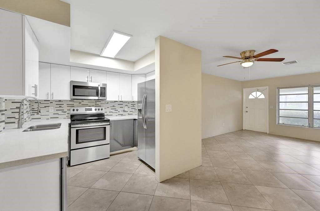 916 NE 18th Street, Fort Lauderdale, FL 33305 — photo 10 of 17