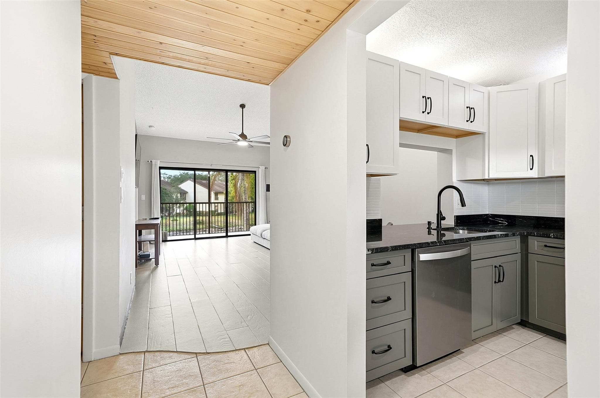 3053 Carambola Circle N Unit 3053, Coconut Creek, FL 33066 — photo 4 of 54