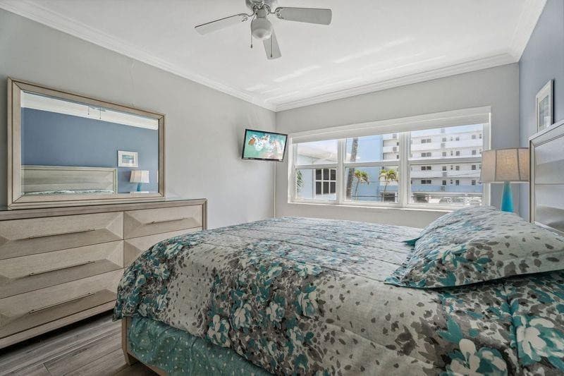 315 Van Buren Street 205b, Hollywood, FL 33019 — photo 11 of 17