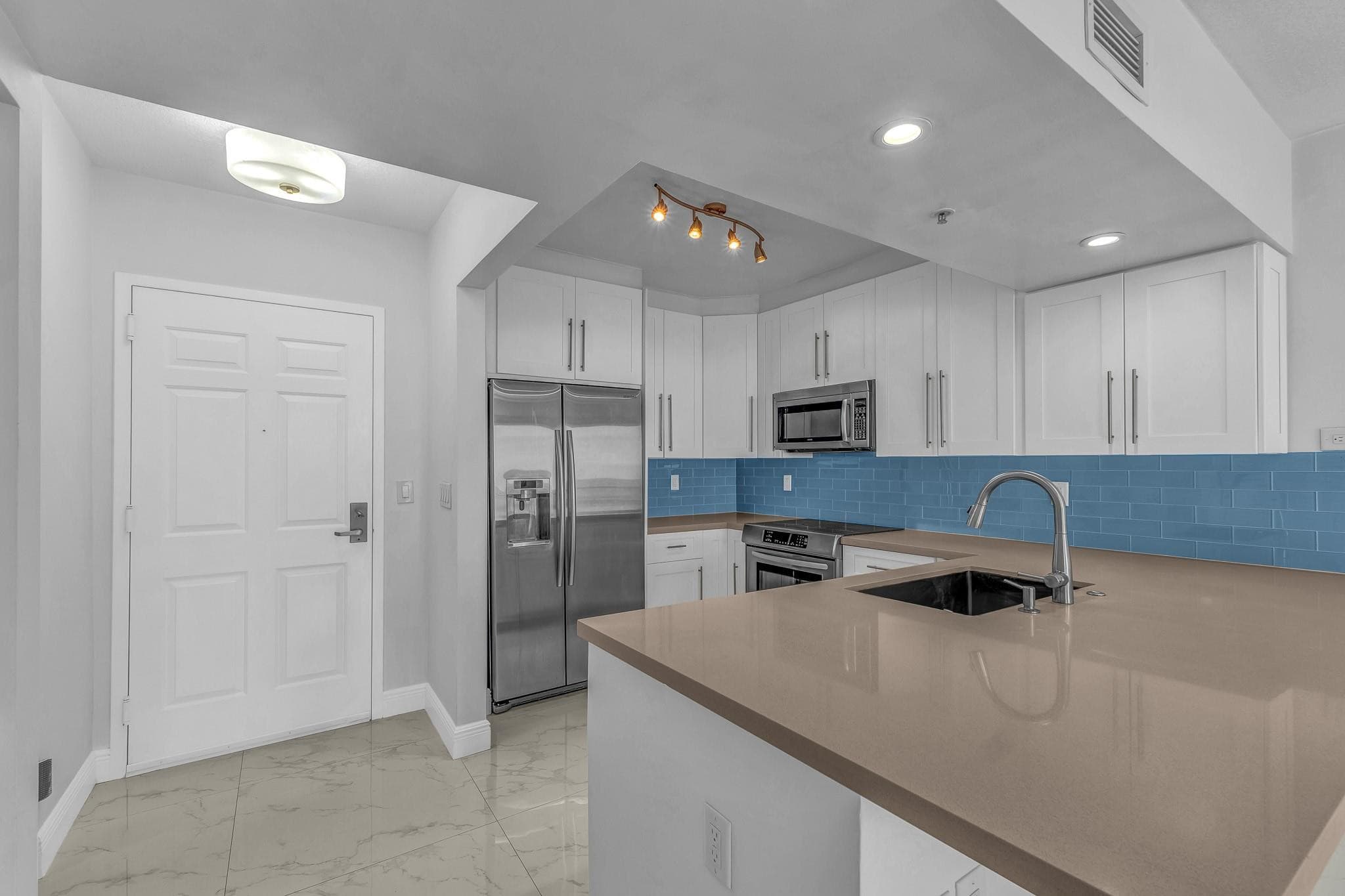 3020 NE 32nd Avenue 905, Fort Lauderdale, FL 33308 — photo 7 of 50