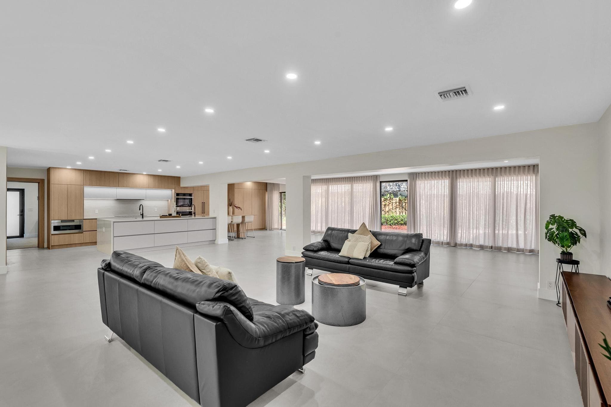 3111 N 52nd Avenue, Hollywood, FL 33021 — photo 12 of 77