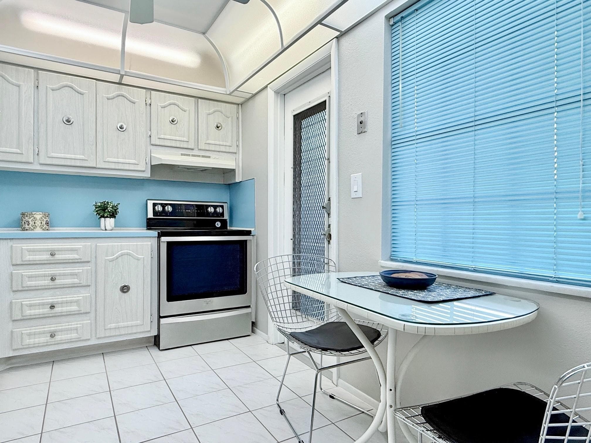 4401 NW 41st Street 104, Lauderdale Lakes, FL 33319 — photo 4 of 39