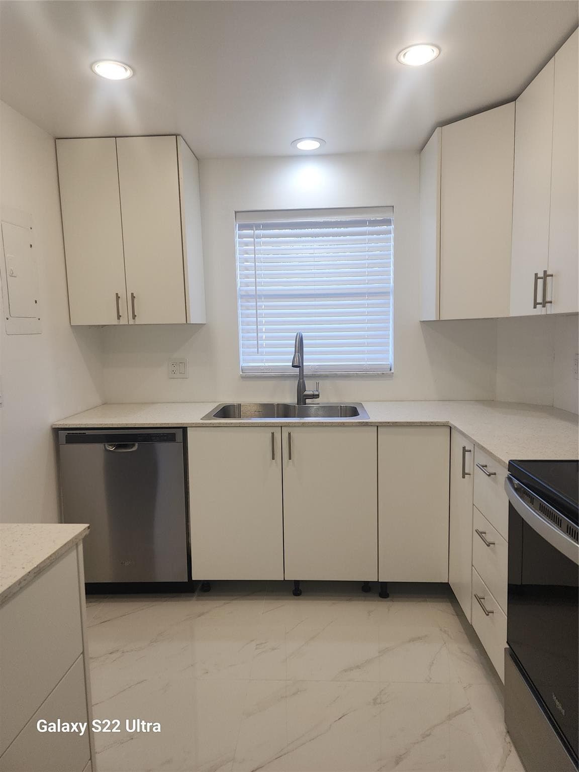 700 SE 6th Avenue 111, Deerfield Beach, FL 33441 — photo 1 of 38