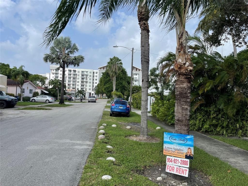 717 NE 4th Street, Hallandale Beach, FL 33009 — photo 15 of 16
