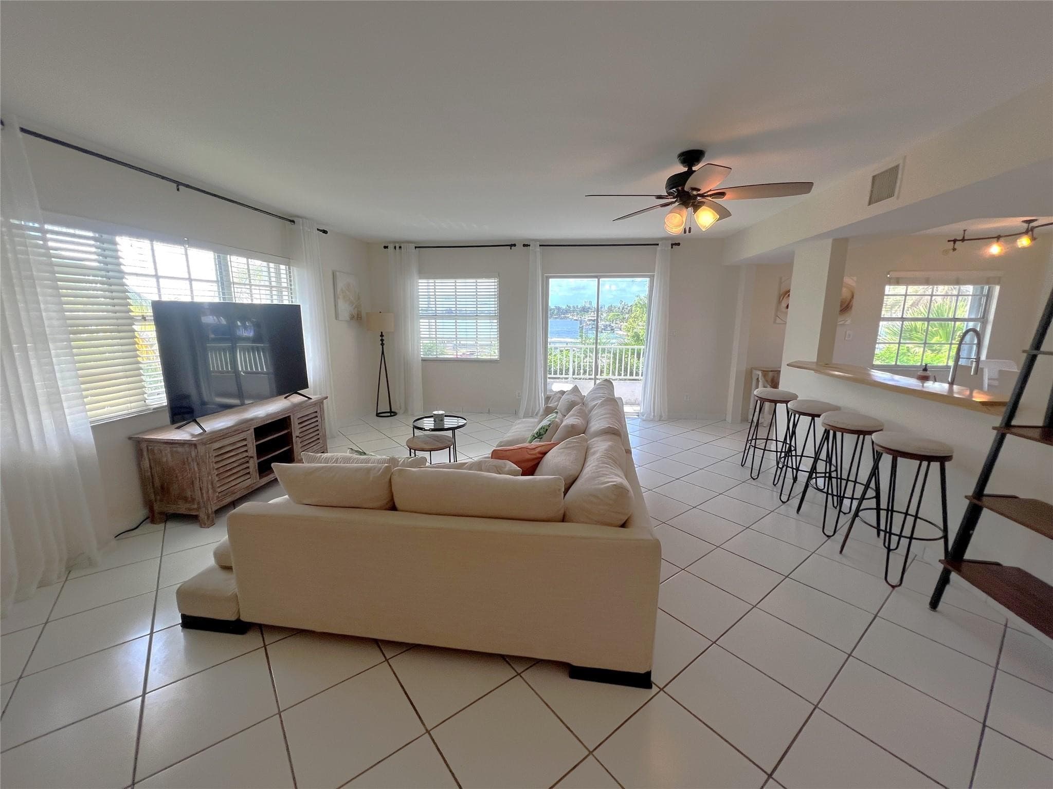 355 Virginia Street, Hollywood, FL 33019 — photo 6 of 34