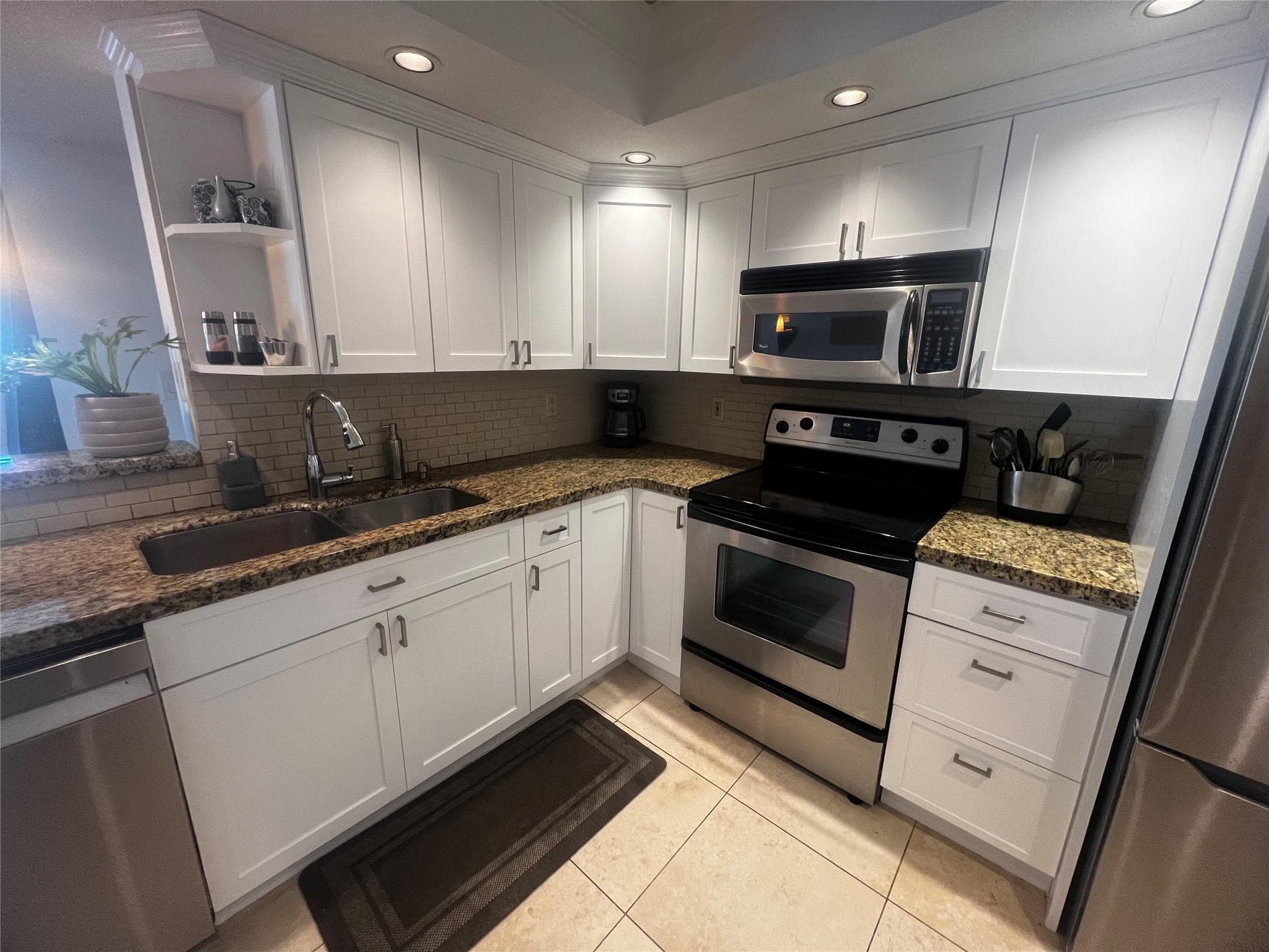 1170 N Federal Highway 311, Fort Lauderdale, FL 33304 — photo 5 of 38