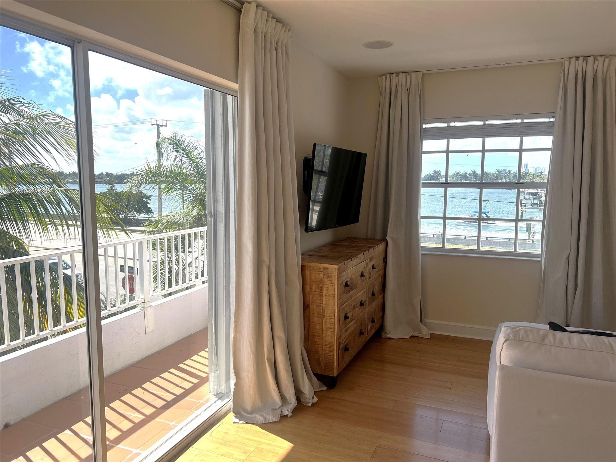 355 Virginia Street, Hollywood, FL 33019 — photo 10 of 34
