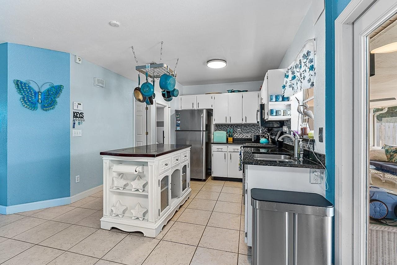 1085 24th Place, Vero Beach, FL 32962 — photo 10 of 31