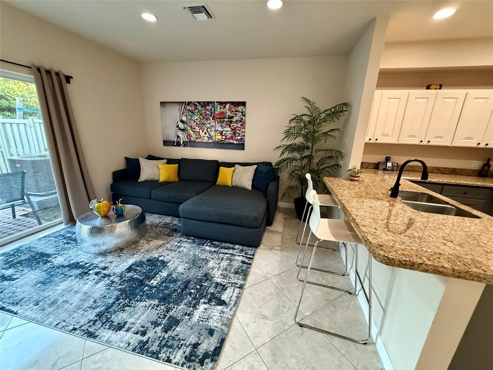 37 SE 3rd Avenue, Hallandale Beach, FL 33009 — photo 7 of 69
