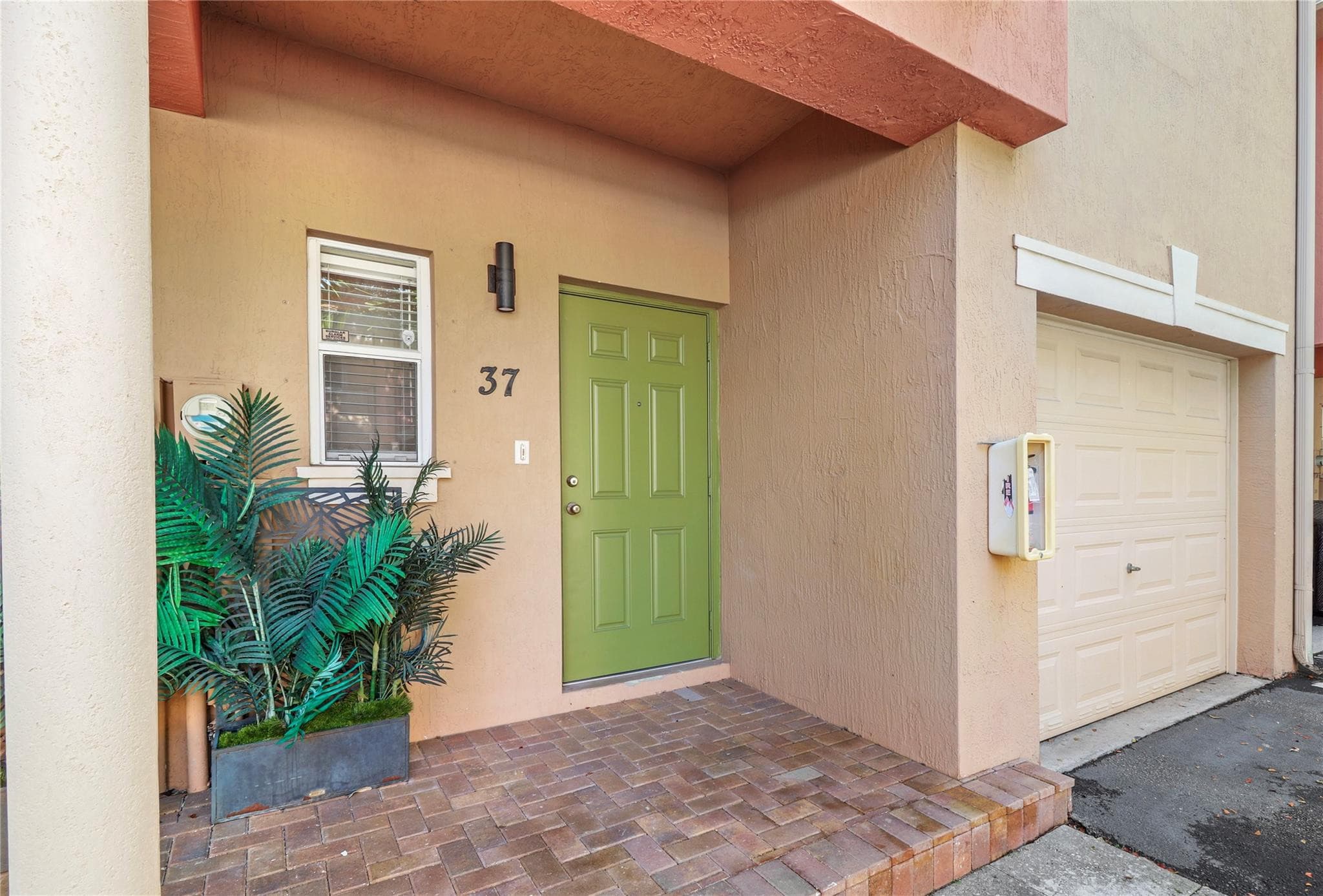 37 SE 3rd Avenue, Hallandale Beach, FL 33009 — photo 18 of 69