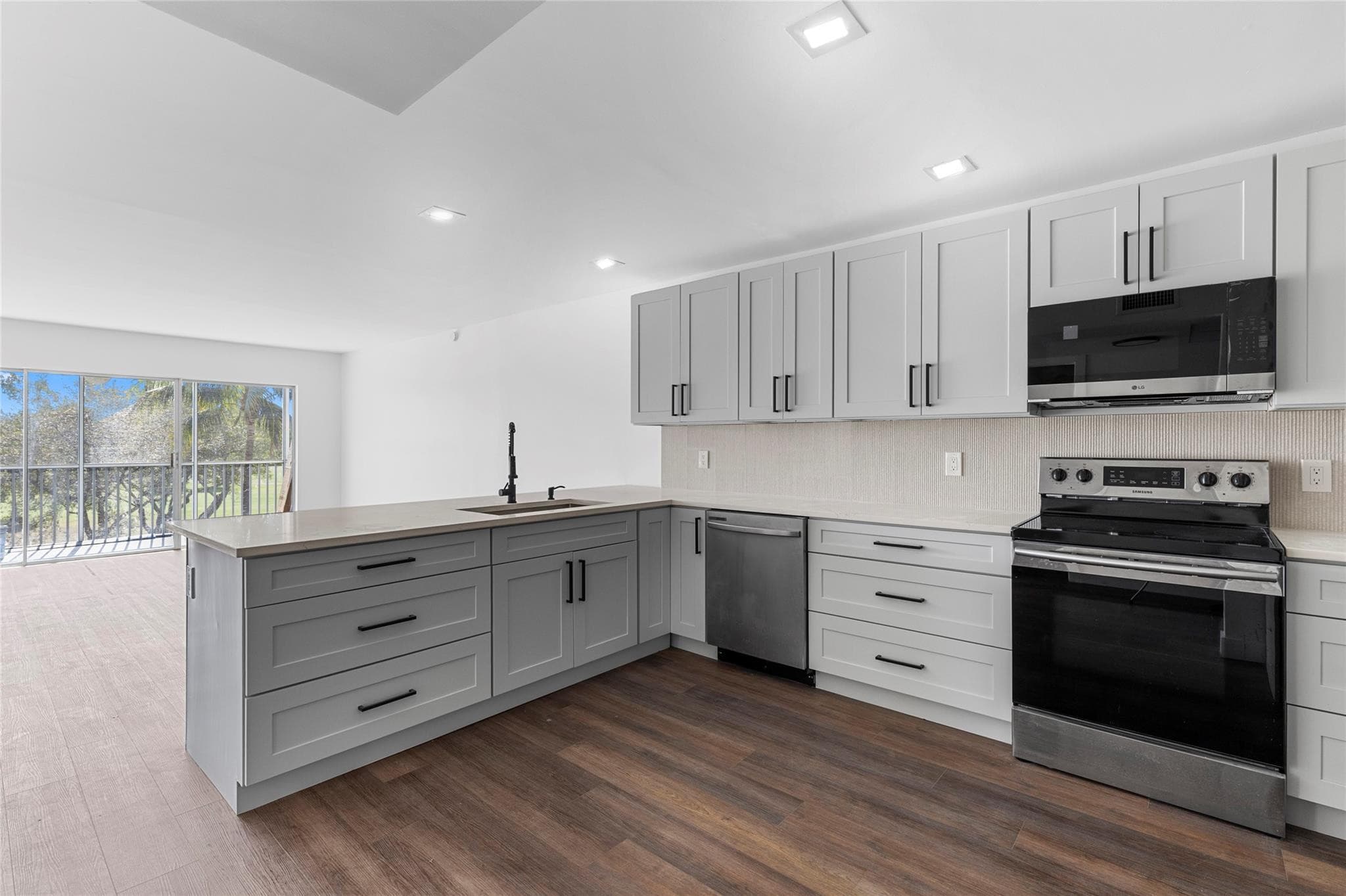 2800 N Palm Aire Drive 310, Pompano Beach, FL 33069 — photo 4 of 28