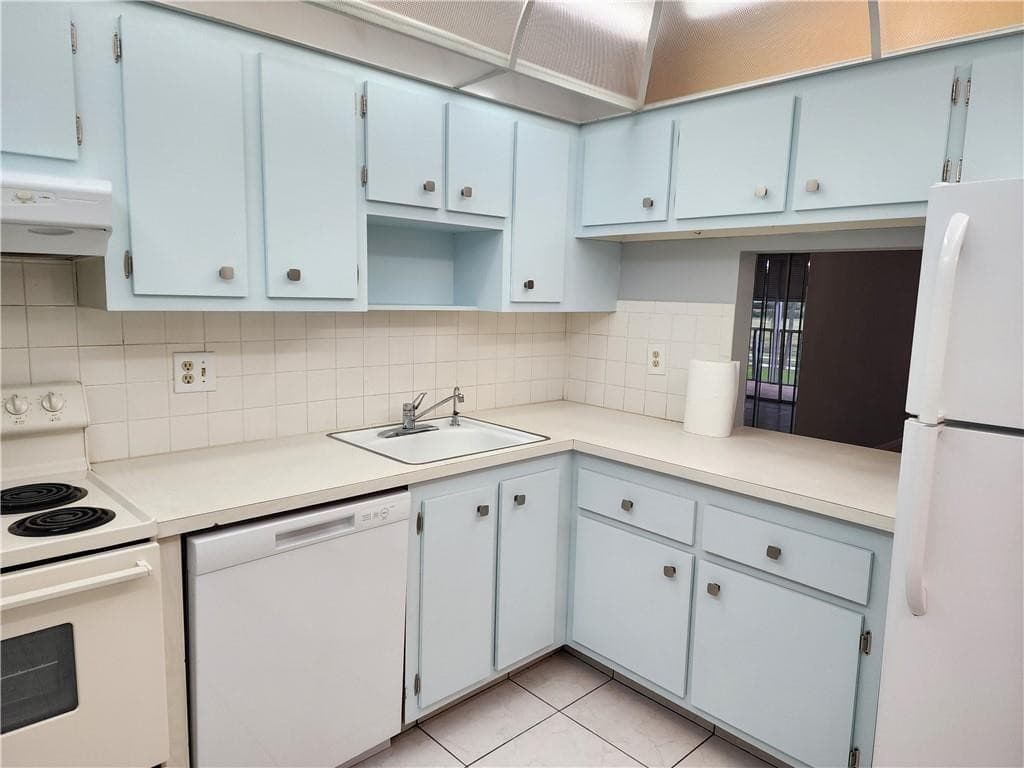 1005 Country Club Drive 207, Margate, FL 33063 — photo 2 of 10