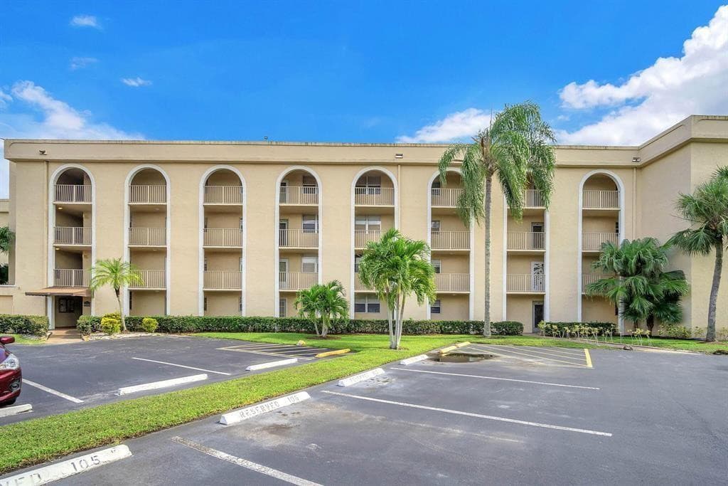 3231 Holiday Springs Boulevard 105, Margate, FL 33063 — photo