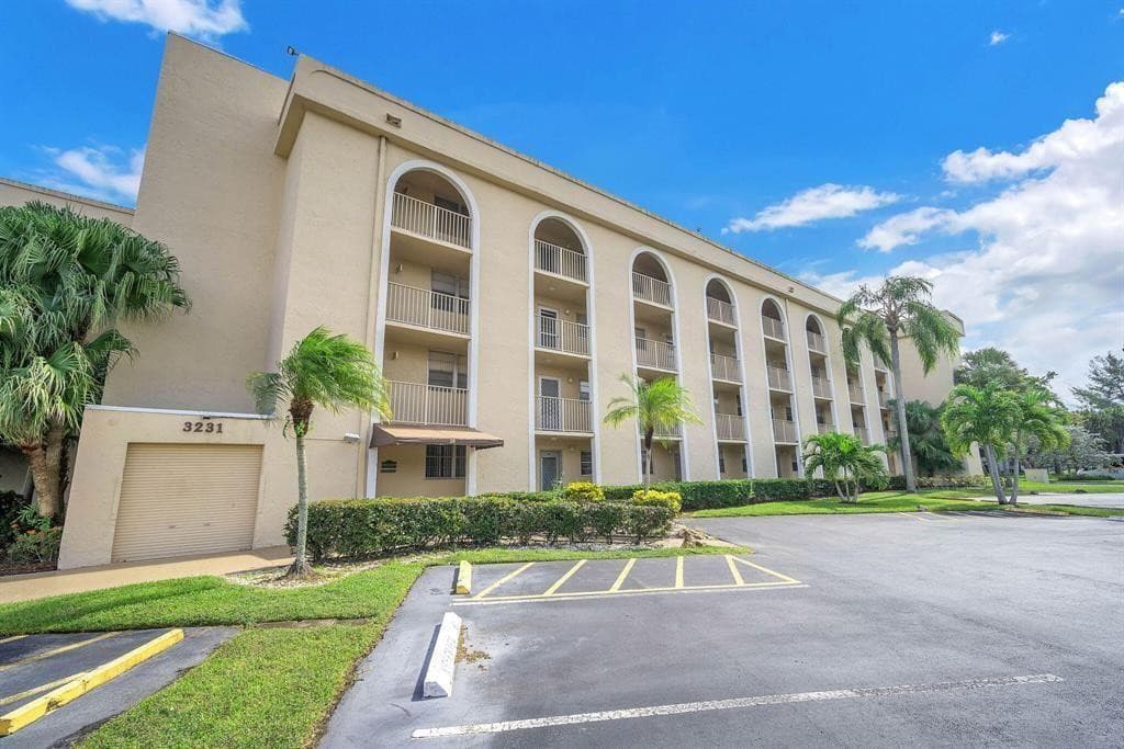 3231 Holiday Springs Boulevard 105, Margate, FL 33063 — photo 2 of 10