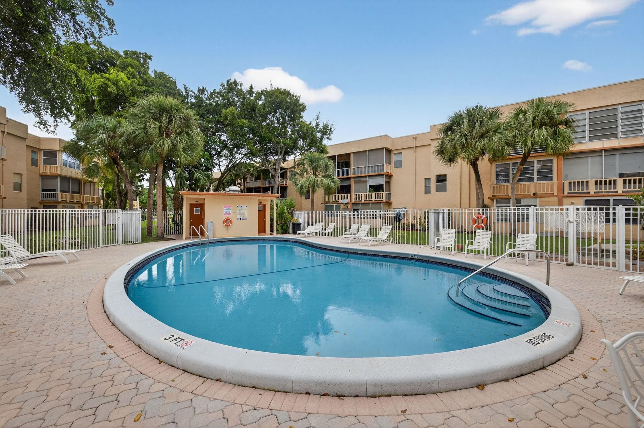 8400 Lagos De Campo Boulevard 303, Tamarac, FL 33321 — photo 8 of 20