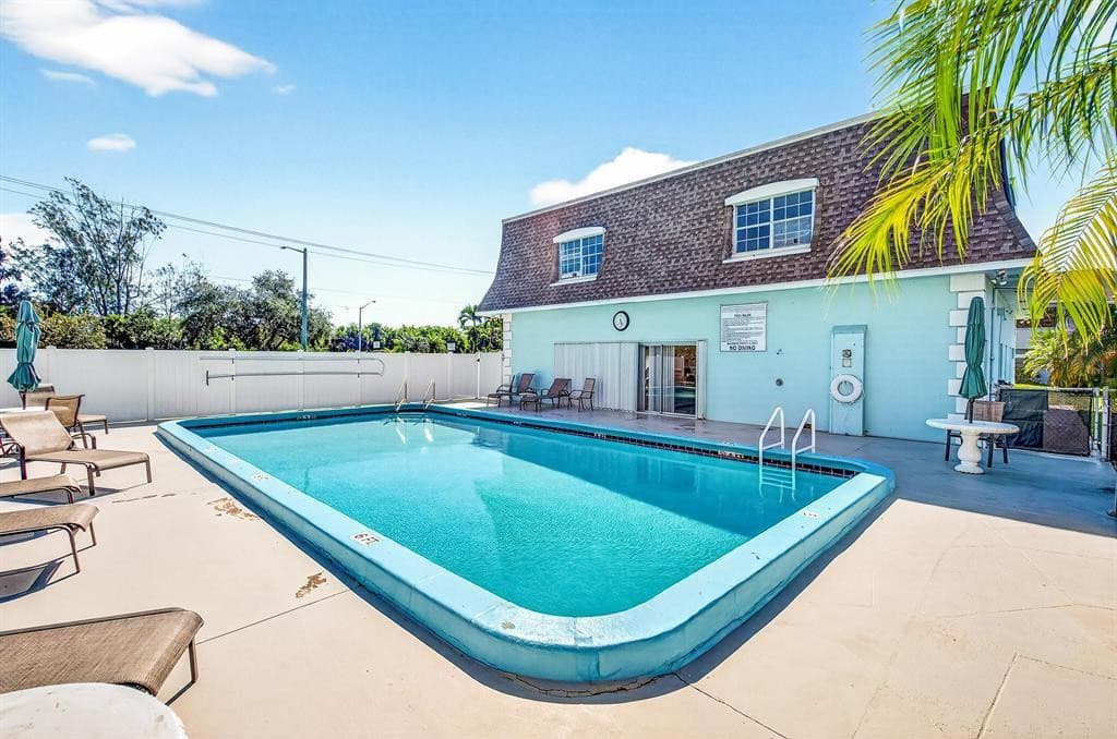 1901 Indian River Boulevard 104C, Vero Beach, FL 32960 — photo 5 of 25