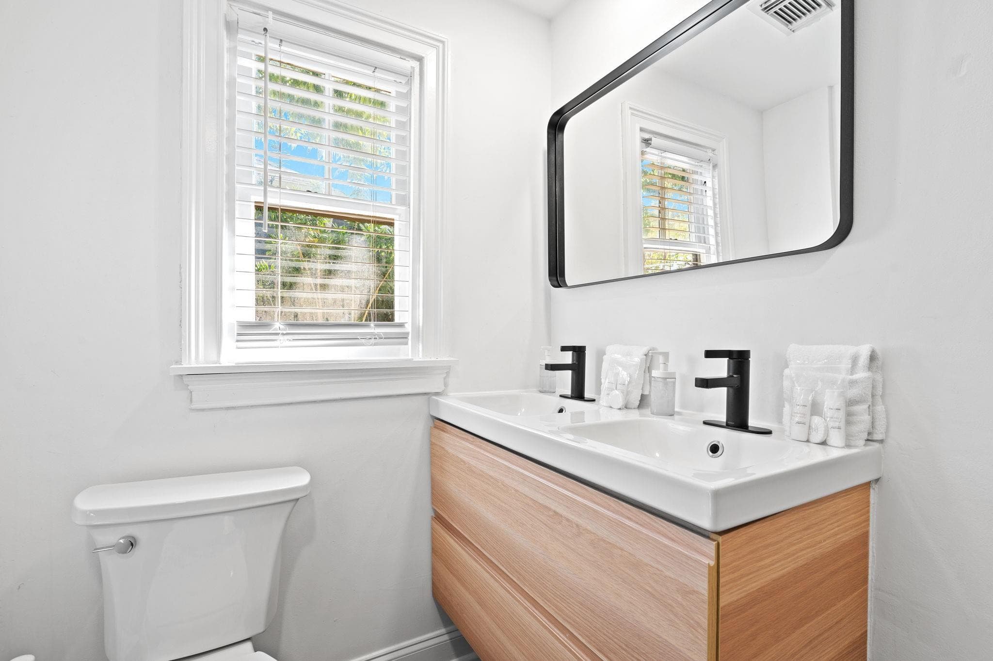 713 NE 17th Road, Fort Lauderdale, FL 33304 — photo 14 of 27