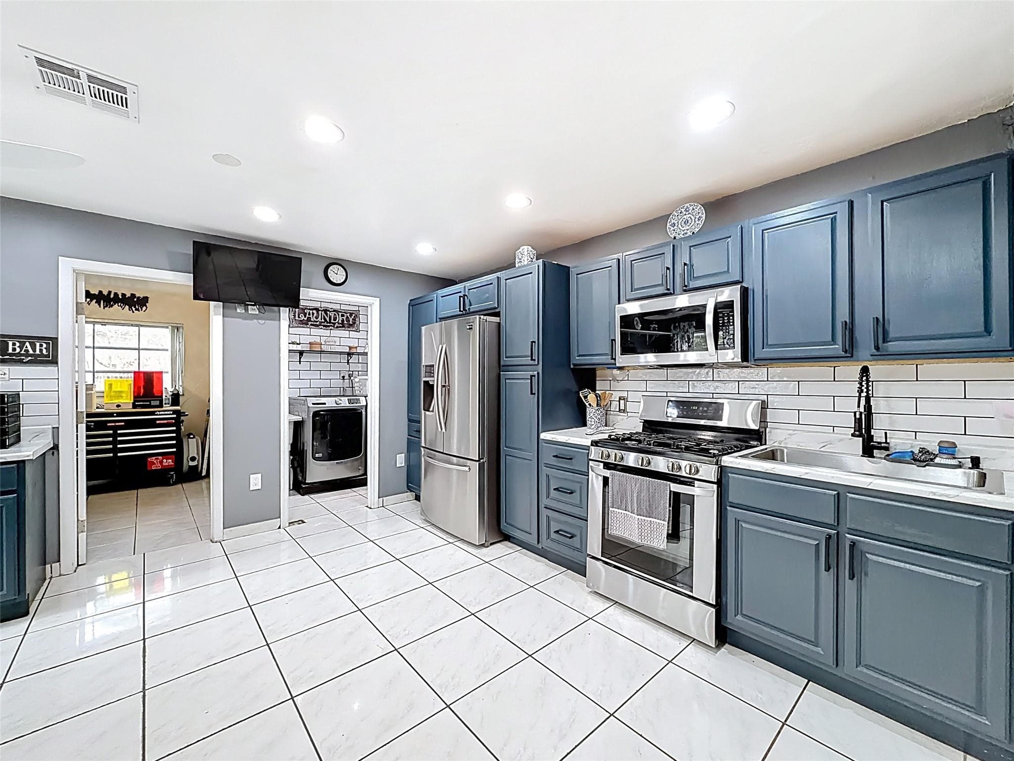 7141 Custer Street, Hollywood, FL 33024 — photo 6 of 84