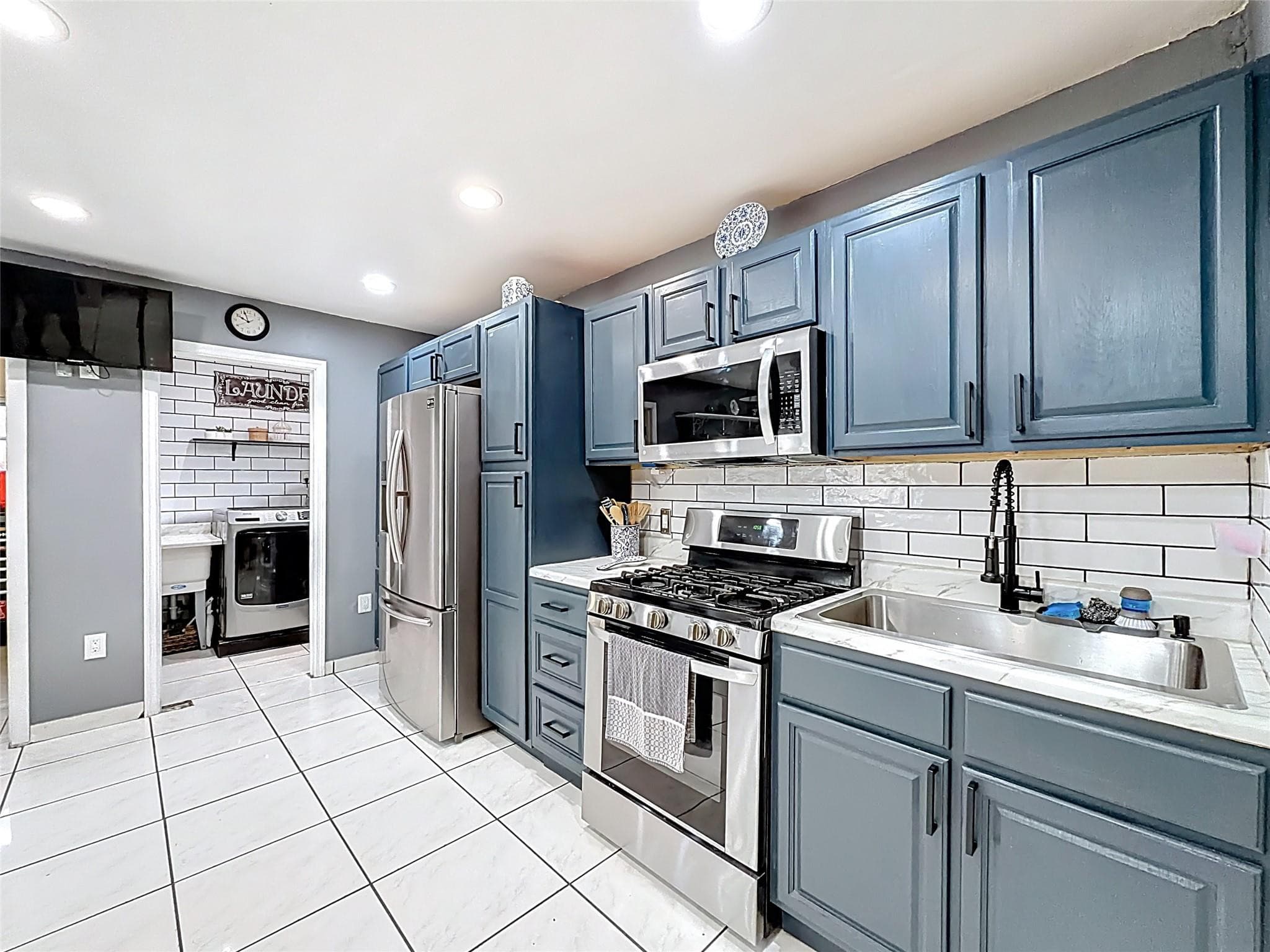 7141 Custer Street, Hollywood, FL 33024 — photo 9 of 84