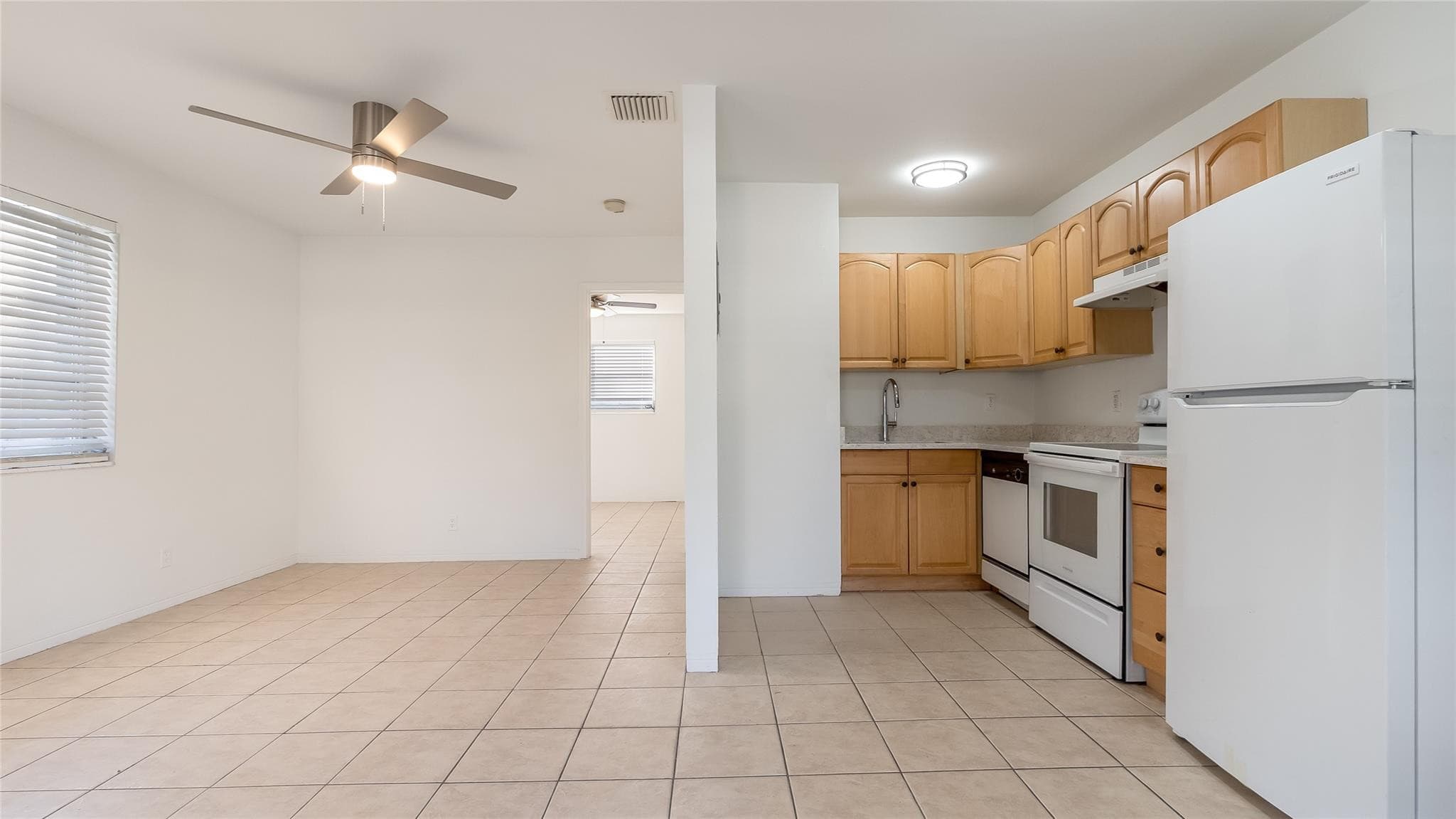 709 SE 15th Street 1, Fort Lauderdale, FL 33316 — photo 3 of 37