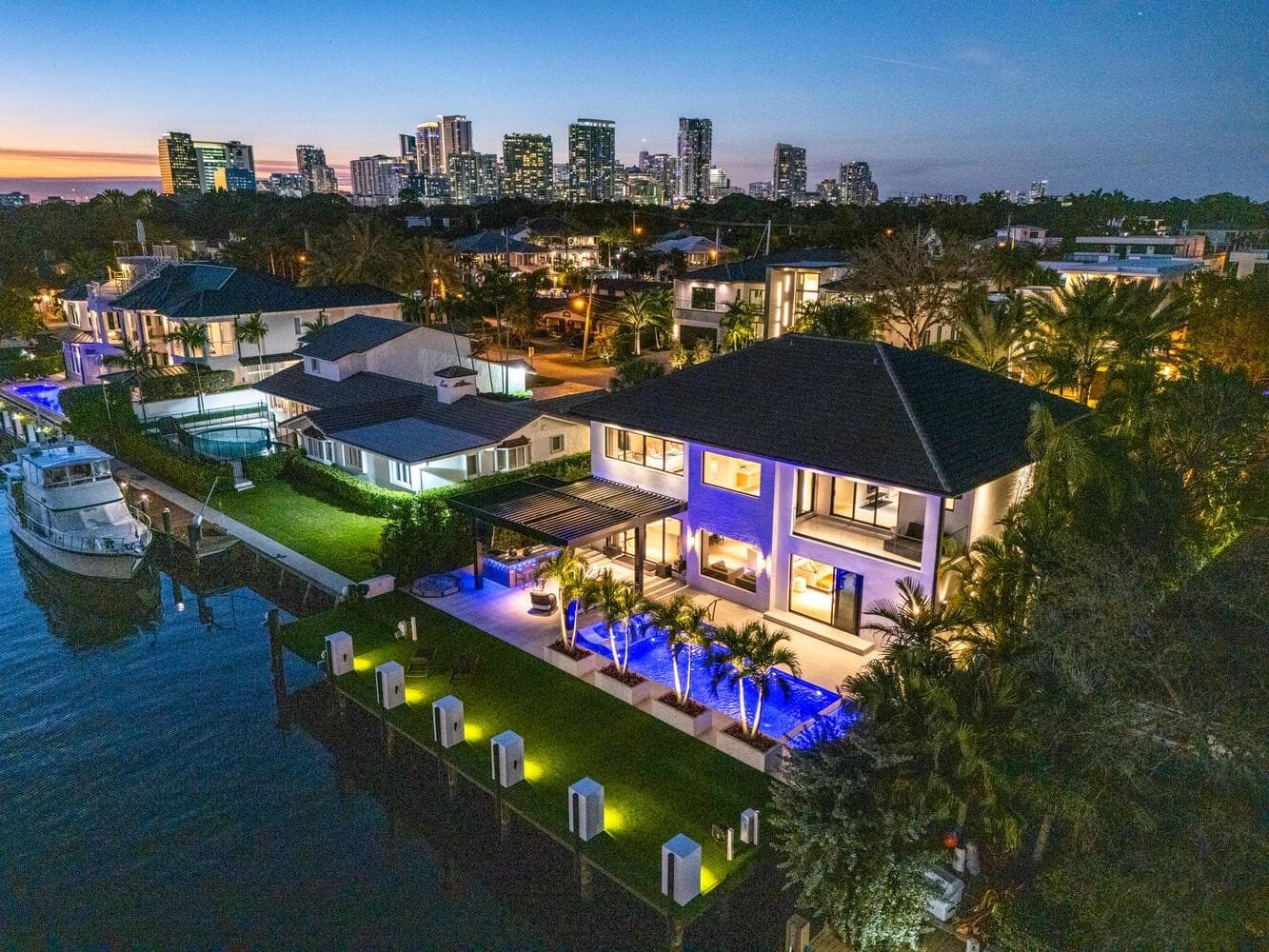 1520 SE 10th Street, Fort Lauderdale, FL 33316 — photo 1 of 81
