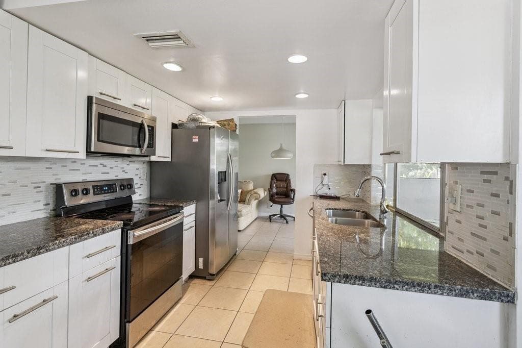 6708 NW 57th Drive, Tamarac, FL 33321 — photo 4 of 9