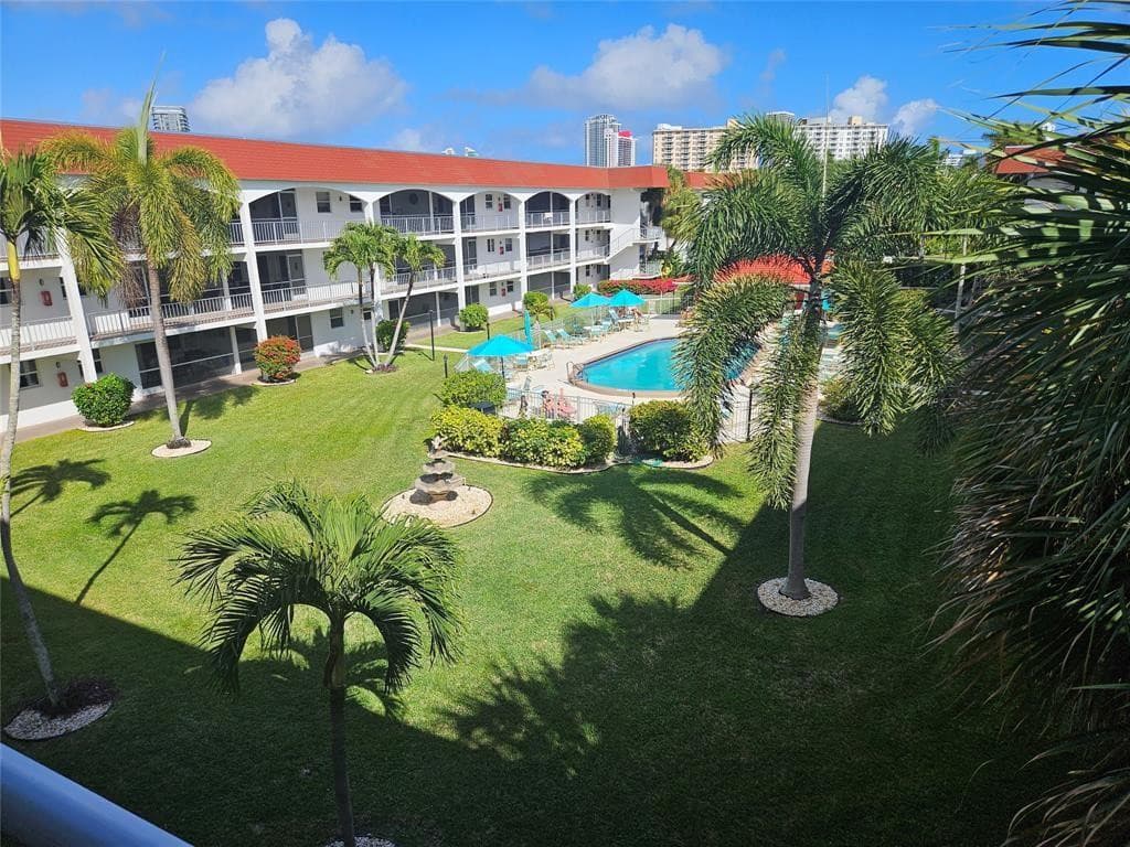 580 Egret Drive 310, Hallandale Beach, FL 33009 — photo 1 of 40