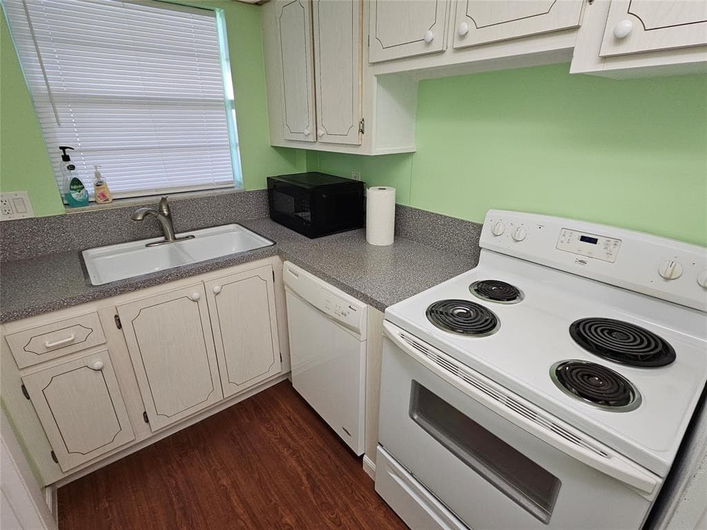 580 Egret Drive 310, Hallandale Beach, FL 33009 — photo 8 of 40