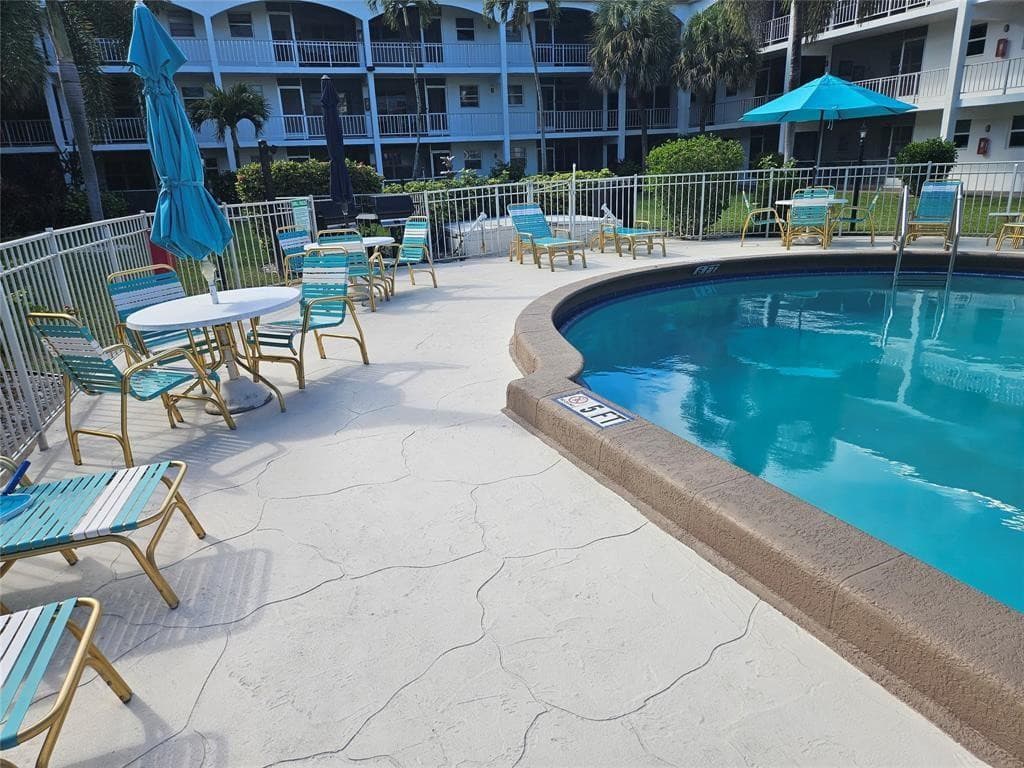 580 Egret Drive 310, Hallandale Beach, FL 33009 — photo 28 of 40