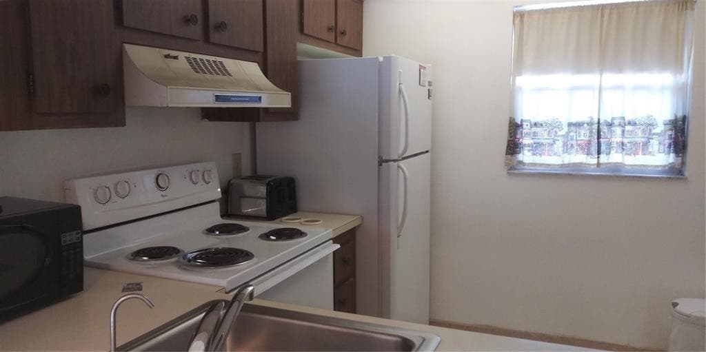 9340 Lagoon Place 302, Davie, FL 33324 — photo 4 of 14