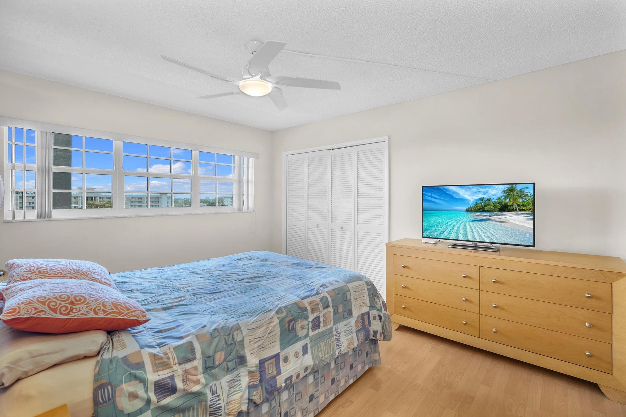 605 Oaks Drive 907, Pompano Beach, FL 33069 — photo 10 of 54