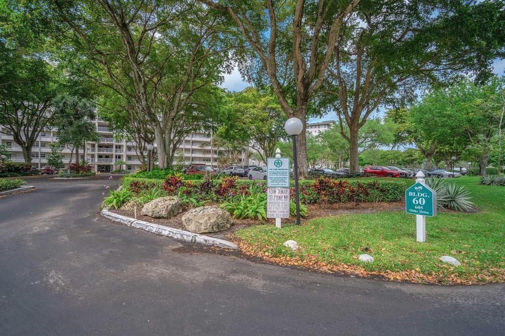 605 Oaks Drive 907, Pompano Beach, FL 33069 — photo 22 of 54
