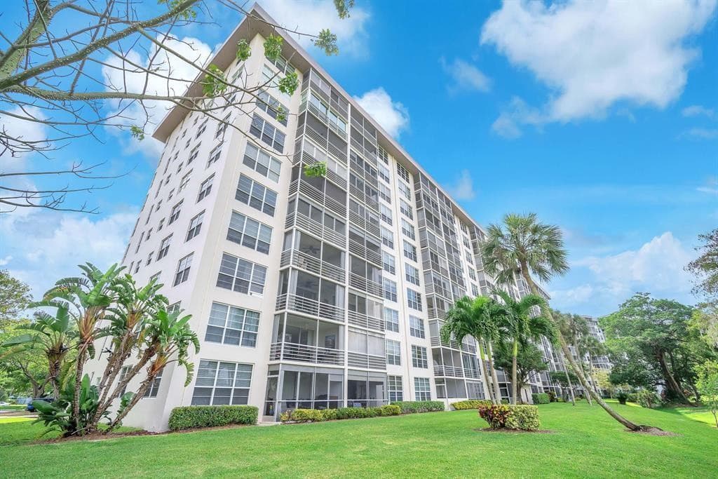 605 Oaks Drive 907, Pompano Beach, FL 33069 — photo 26 of 54