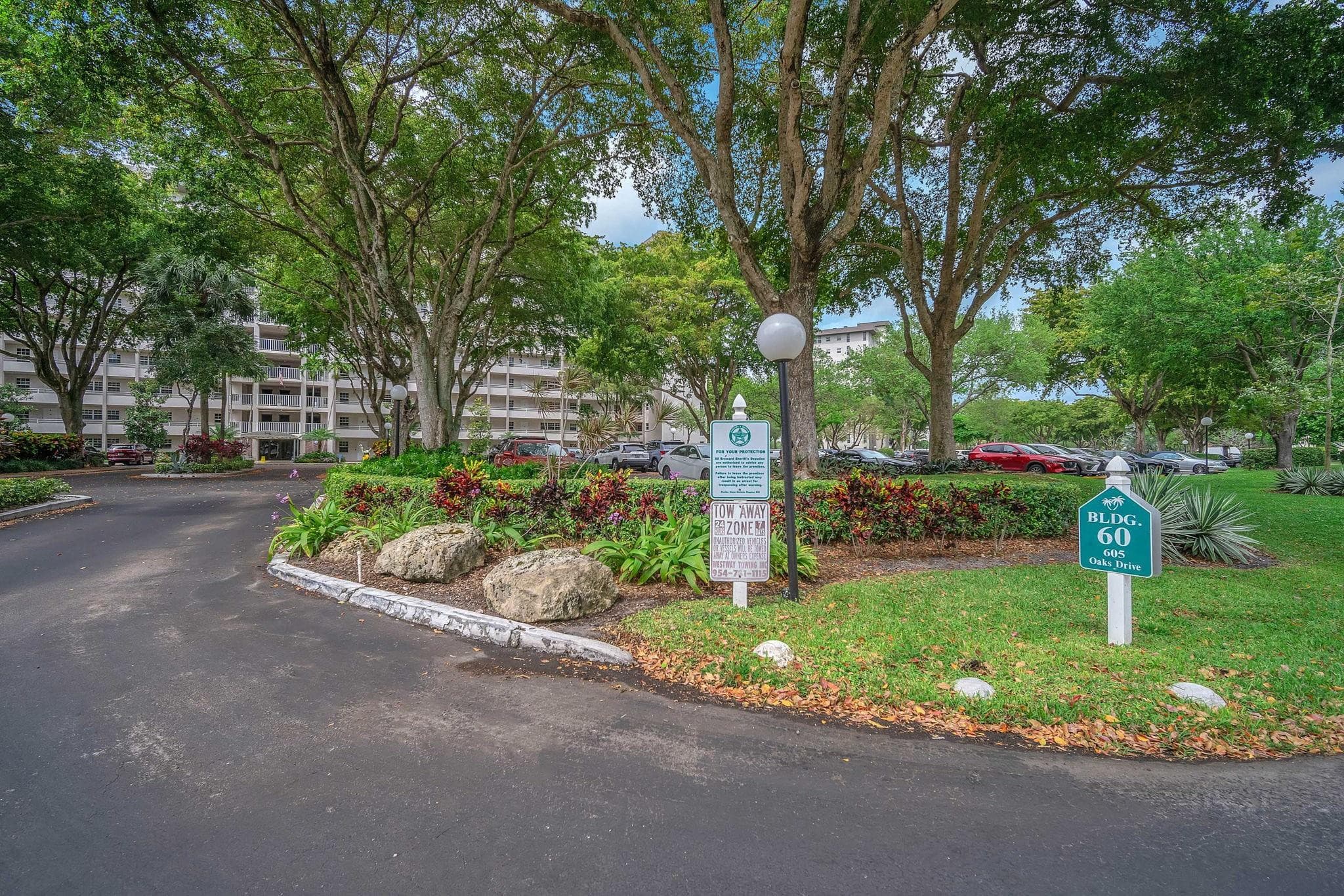 605 Oaks Drive 907, Pompano Beach, FL 33069 — photo 38 of 54