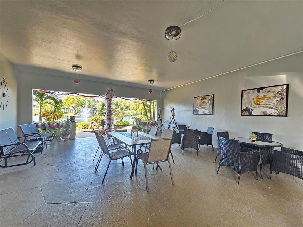 3531 NW 50th Avenue 610, Lauderdale Lakes, FL 33319 — photo 2 of 8