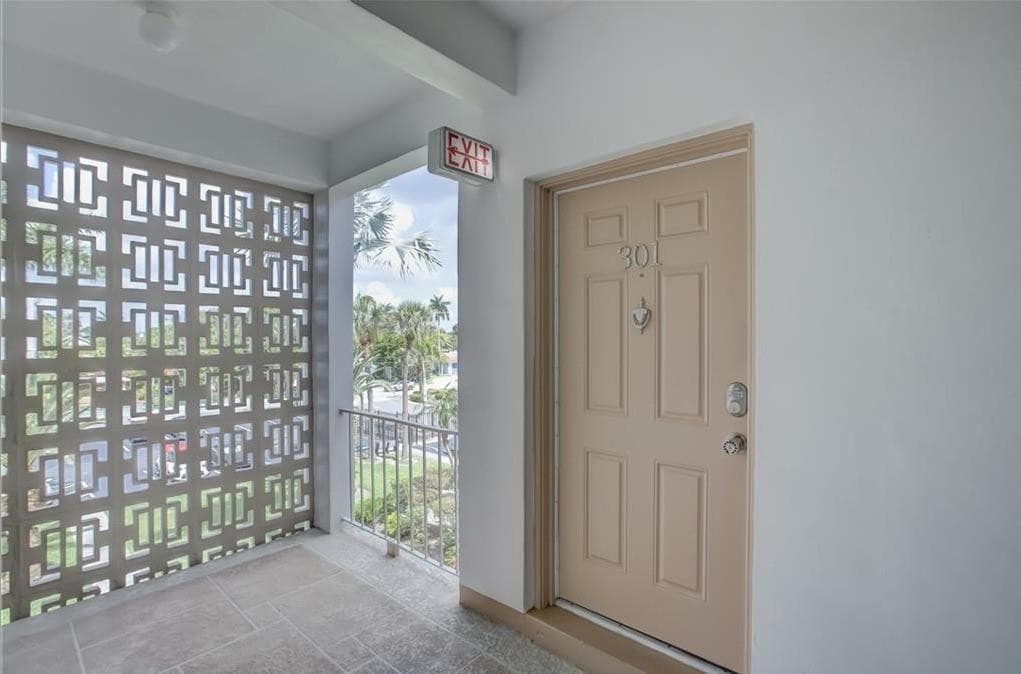 2990 NE 16th Avenue 301, Oakland Park, FL 33334 — photo 25 of 29