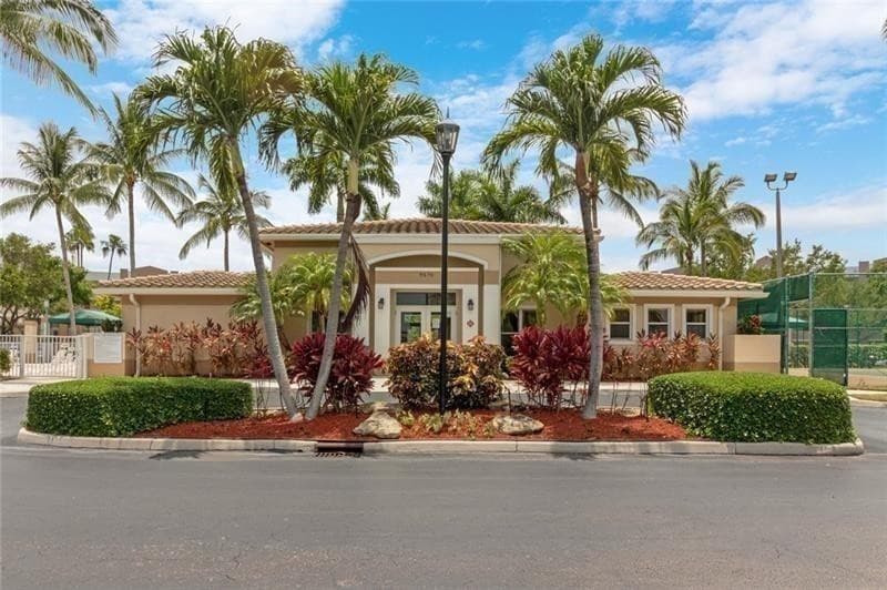 Condominium in Tamarac — photo 43 of 73