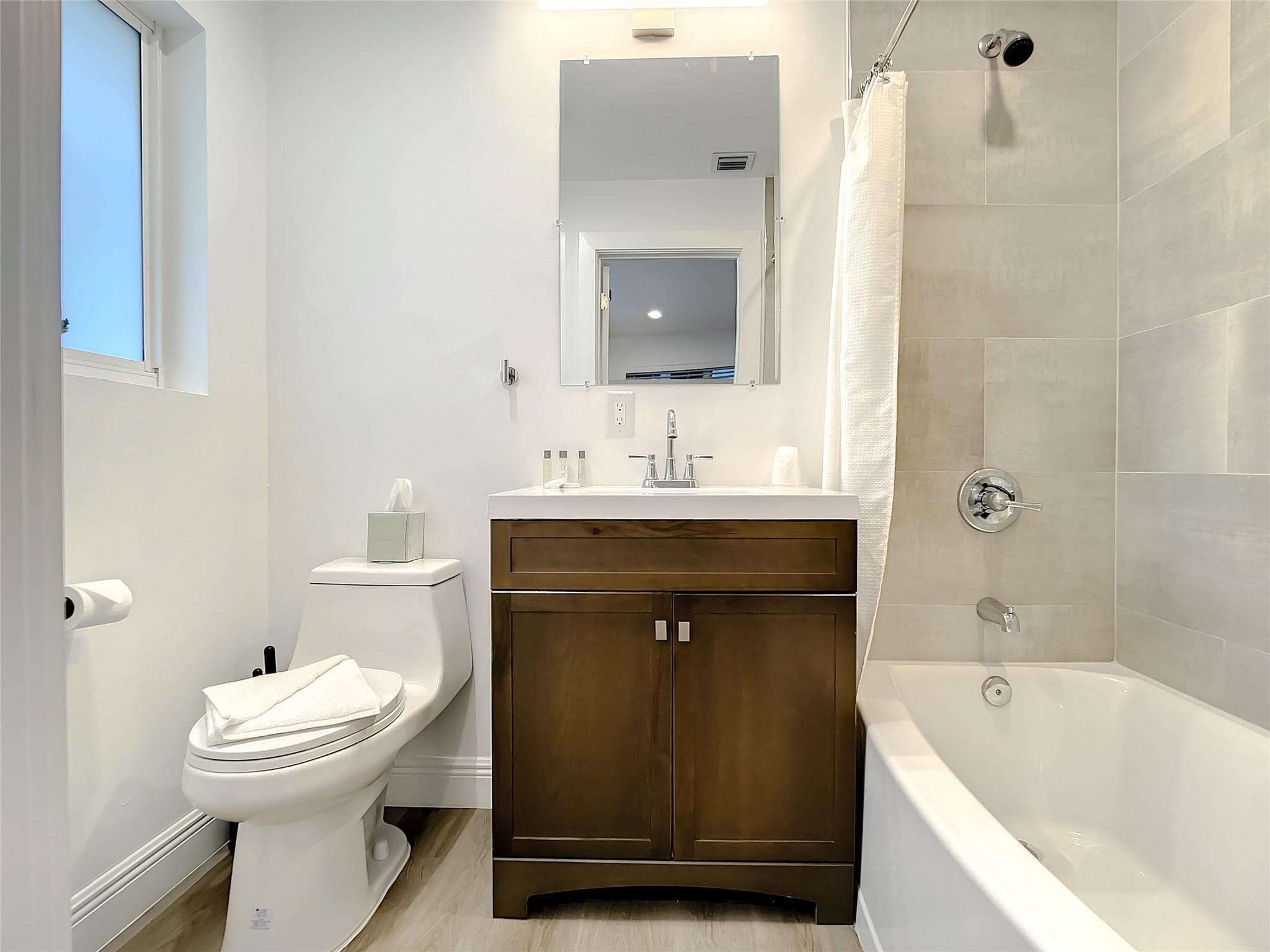 2100 NE 45th Street 1, Fort Lauderdale, FL 33308 — photo 20 of 33