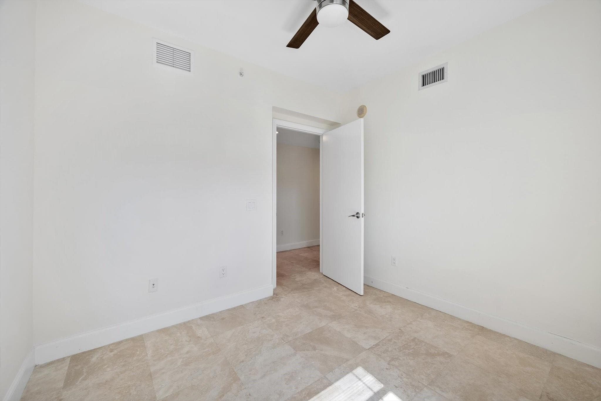 15051 Royal Oaks Lane 2106, North Miami, FL 33181 — photo 15 of 23