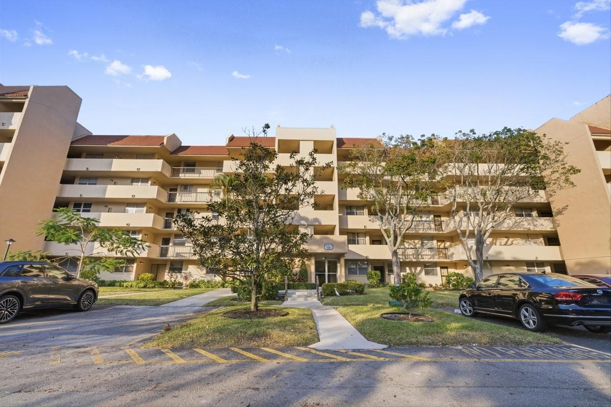 7080 Environ Boulevard 423, Lauderhill, FL 33319 — photo 2 of 51