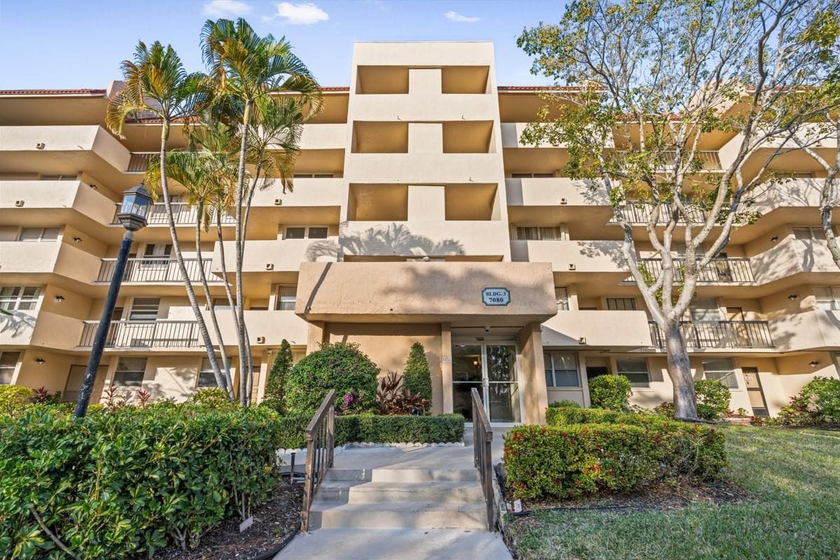 7080 Environ Boulevard 423, Lauderhill, FL 33319 — photo 1 of 51