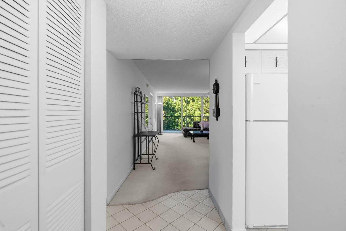 7080 Environ Boulevard 423, Lauderhill, FL 33319 — photo 4 of 51